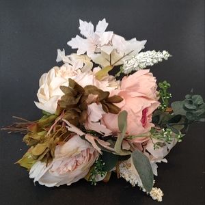 6 floral bouquets